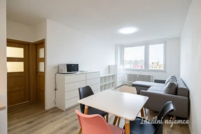 Pronájem bytu 2+kk, Praha, Zelenohorská, 43 m2