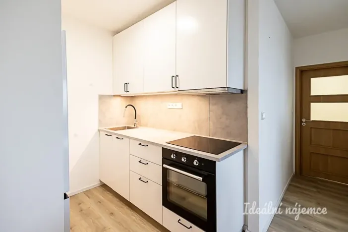 Pronájem bytu 2+kk, Praha, Zelenohorská, 43 m2