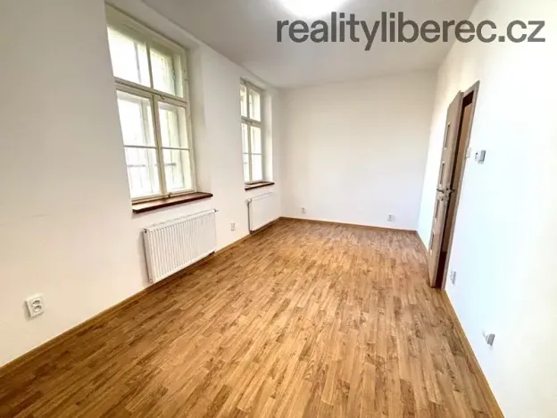 Pronájem bytu 1+1, Liberec, nám. Tržní, 28 m2