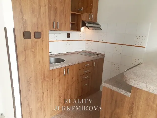 Pronájem bytu 2+kk, Praha - Modřany, Urbánkova, 49 m2