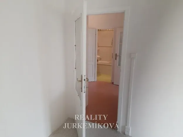 Pronájem bytu 2+kk, Praha - Modřany, Urbánkova, 49 m2