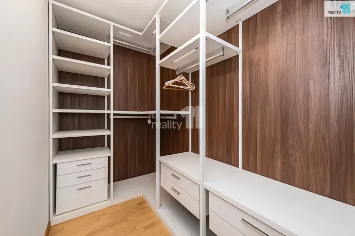 Pronájem bytu 2+kk, Praha - Vršovice, Smolenská, 78 m2