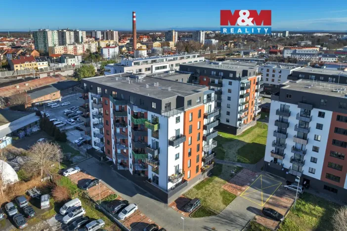 Pronájem garážového stání, Pardubice, Na Spravedlnosti, 12 m2