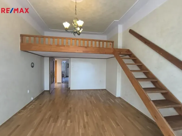 Pronájem bytu 2+1, Karlovy Vary, nábřeží Jana Palacha, 69 m2