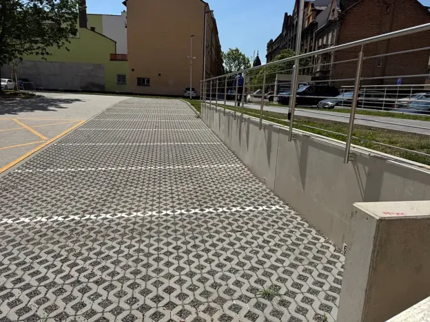 Pronájem garážového stání, Pardubice, 17. listopadu, 10 m2