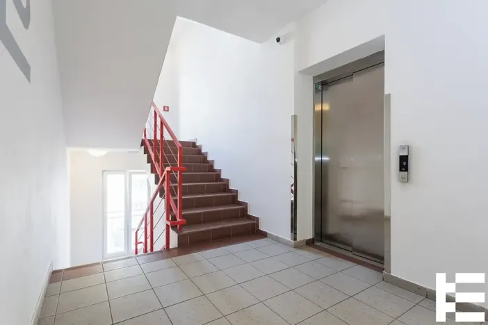 Prodej bytu 2+kk, Praha - Kyje, Pelušková, 41 m2