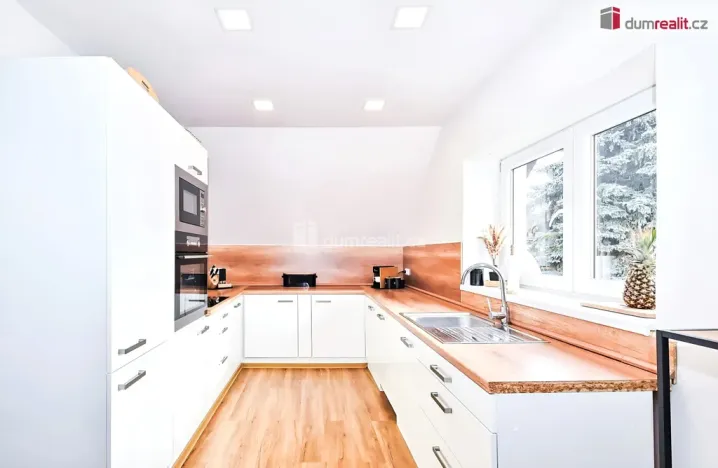 Prodej rodinného domu, Hostín, 210 m2