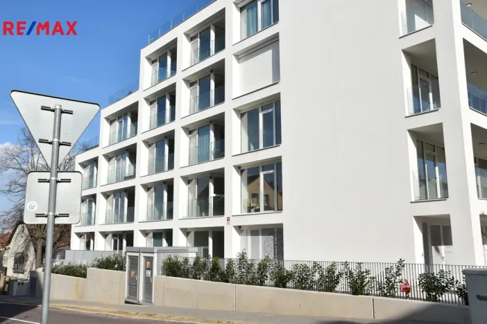 Pronájem bytu 1+kk, Znojmo, Jarošova, 33 m2