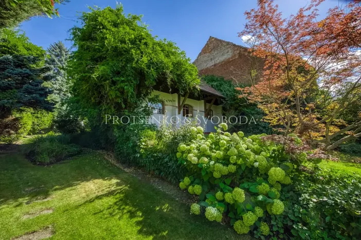 Prodej ubytování, Křižanov, Benešovo náměstí, 530 m2