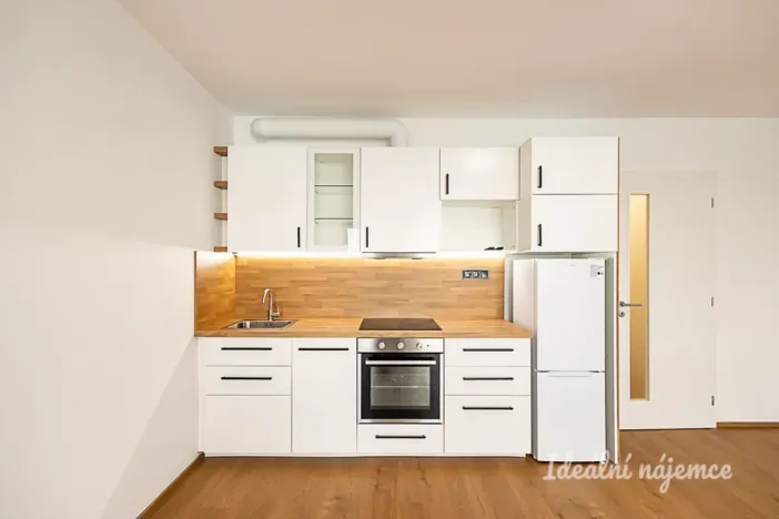 Pronájem bytu 1+kk, Praha - Horní Měcholupy, Milánská, 39 m2