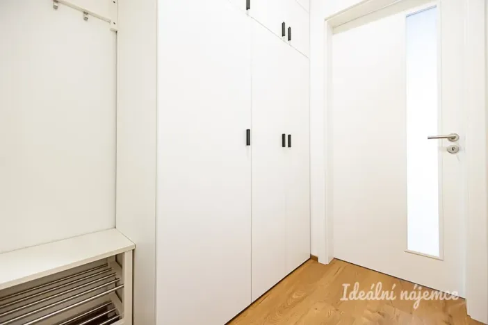 Pronájem bytu 1+kk, Praha - Horní Měcholupy, Milánská, 39 m2