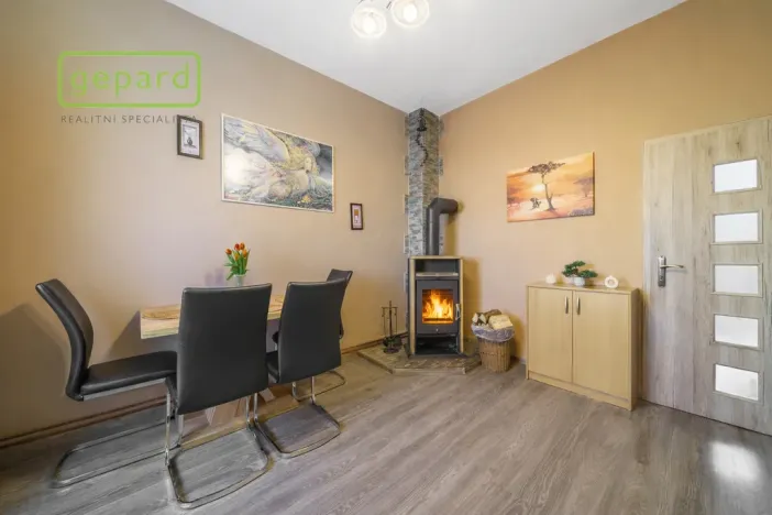 Prodej bytu 1+1, Karlovy Vary, Jabloňová, 38 m2