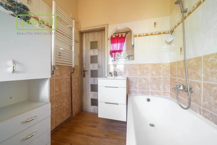 Prodej bytu 1+1, Karlovy Vary, Jabloňová, 38 m2