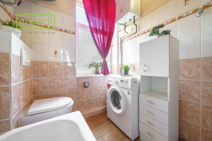 Prodej bytu 1+1, Karlovy Vary, Jabloňová, 38 m2