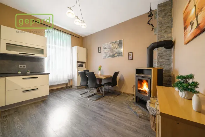 Prodej bytu 1+1, Karlovy Vary, Jabloňová, 38 m2