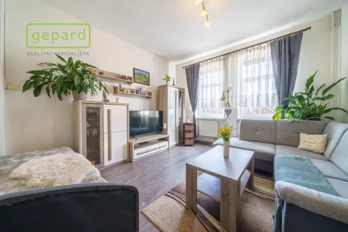 Prodej bytu 1+1, Karlovy Vary, Jabloňová, 38 m2