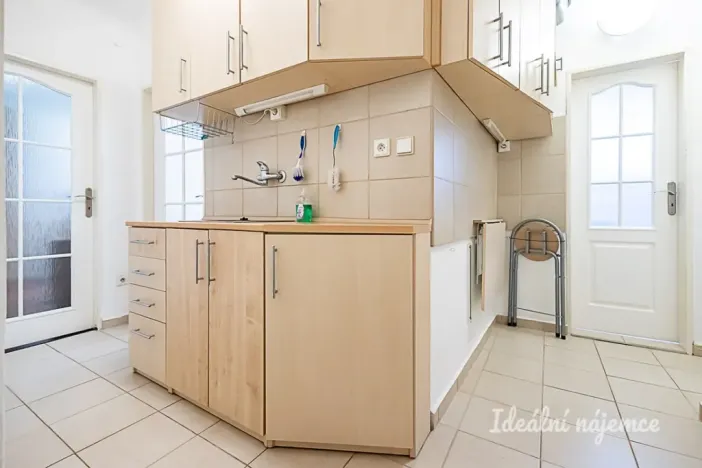 Pronájem bytu 2+kk, Praha, Novorossijská, 35 m2