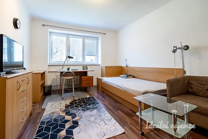 Pronájem bytu 2+kk, Praha, Novorossijská, 35 m2