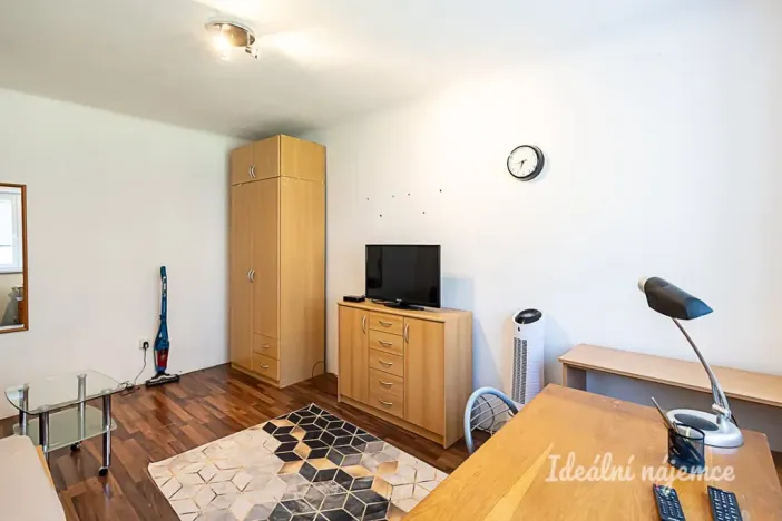 Pronájem bytu 2+kk, Praha, Novorossijská, 35 m2