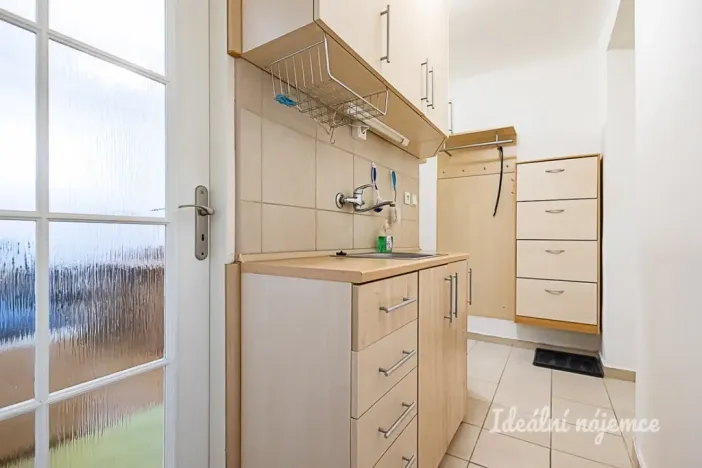 Pronájem bytu 2+kk, Praha, Novorossijská, 35 m2