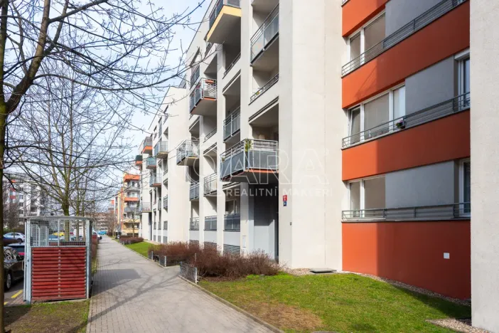 Pronájem bytu 1+kk, Praha - Zličín, Sazovická, 29 m2