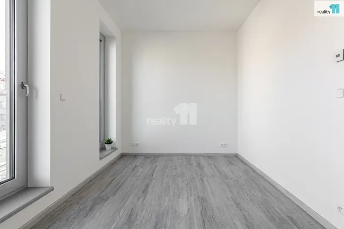 Pronájem bytu 2+kk, Praha - Libeň, V Holešovičkách, 56 m2