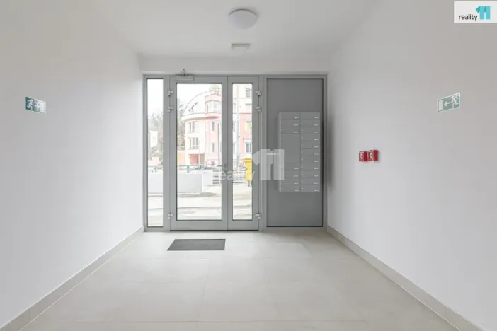 Pronájem bytu 2+kk, Praha - Libeň, V Holešovičkách, 56 m2