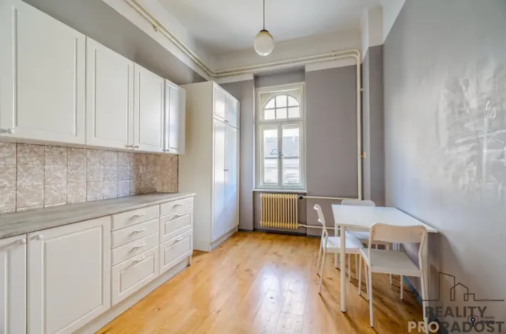 Prodej bytu 2+1, Opava - Předměstí, Komenského, 77 m2