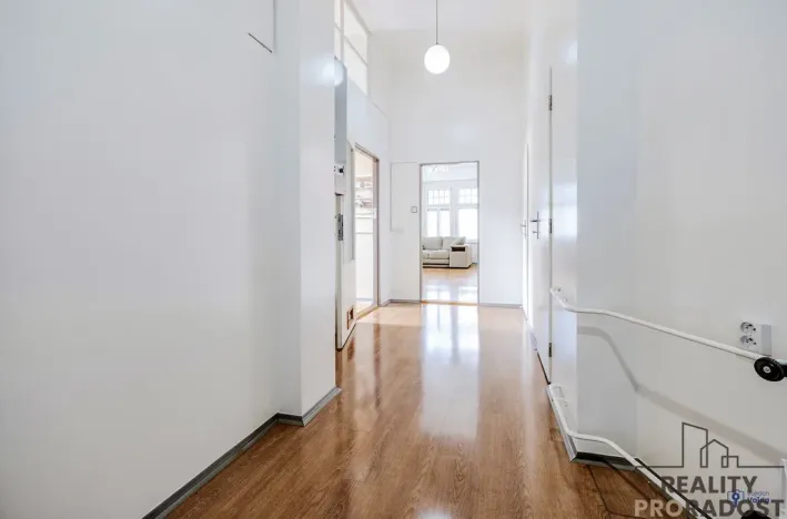 Prodej bytu 2+1, Opava - Předměstí, Komenského, 77 m2