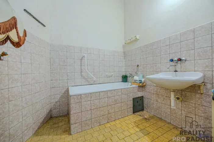 Prodej bytu 2+1, Opava - Předměstí, Komenského, 77 m2