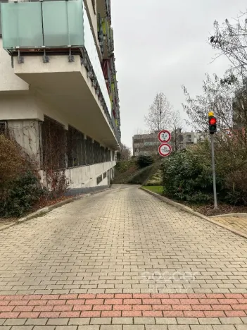 Pronájem garážového stání, Praha - Střížkov, Zakšínská, 15 m2