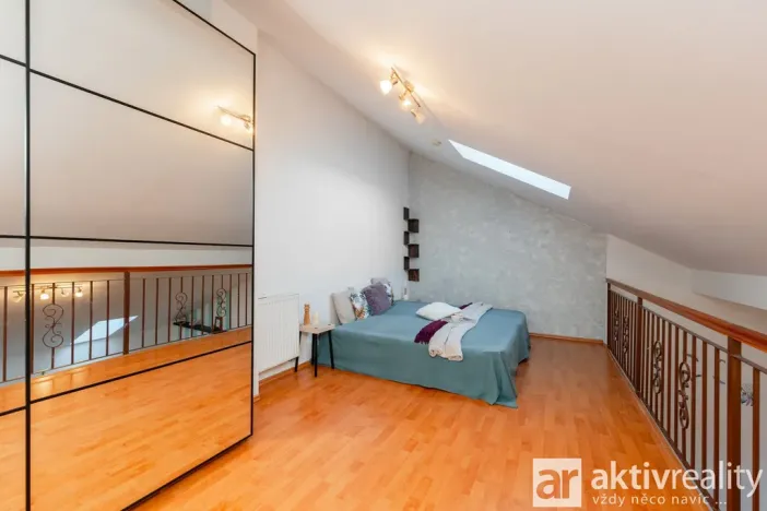 Prodej bytu 2+kk, Šestajovice, Komenského, 63 m2