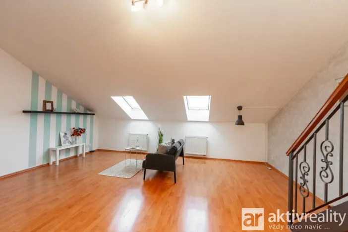 Prodej bytu 2+kk, Šestajovice, Komenského, 63 m2