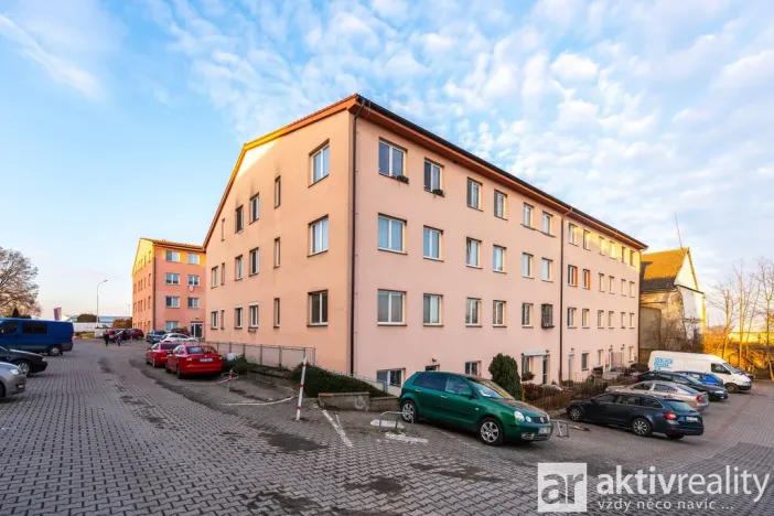 Prodej bytu 2+kk, Šestajovice, Komenského, 63 m2