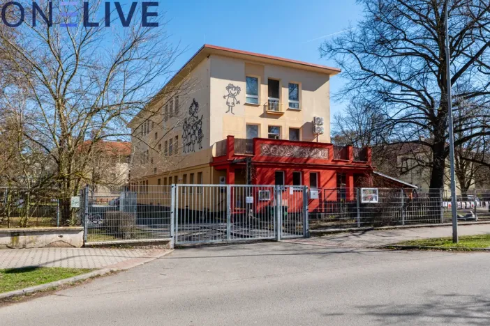 Prodej bytu 3+1, Plzeň, Chválenická, 63 m2