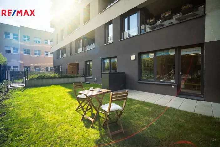 Pronájem kanceláře, Praha - Vysočany, Pechmanových, 91 m2