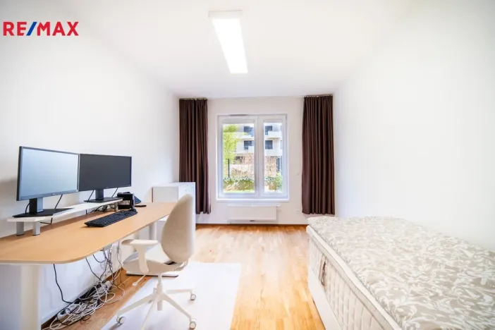 Pronájem kanceláře, Praha - Vysočany, Pechmanových, 91 m2