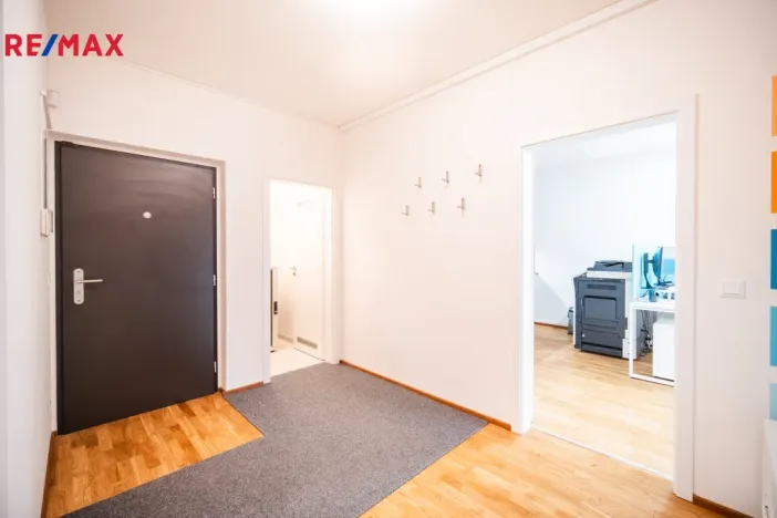 Pronájem kanceláře, Praha - Vysočany, Pechmanových, 91 m2