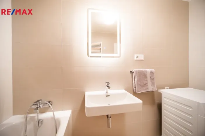 Pronájem kanceláře, Praha - Vysočany, Pechmanových, 91 m2