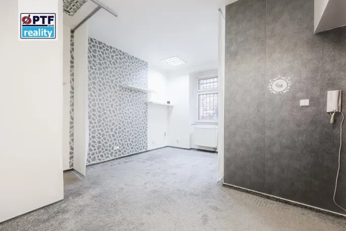 Pronájem obchodního prostoru, Plzeň, Na Roudné, 43 m2