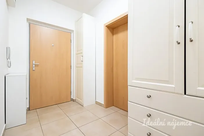 Pronájem bytu 1+kk, Praha, Hořínecká, 39 m2