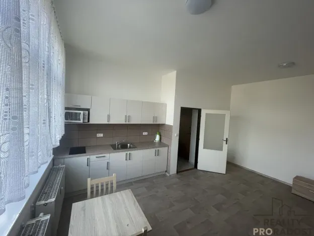 Pronájem bytu 1+kk, Břeclav, Na Valtické, 30 m2