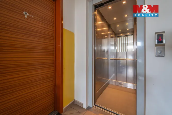 Prodej bytu 3+1, Cvikov - Cvikov II, Sídliště, 76 m2