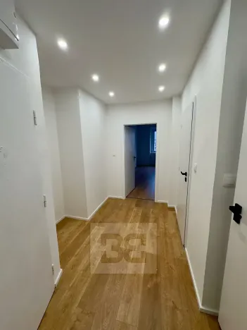 Pronájem bytu 2+kk, Praha - Smíchov, Křížová, 51 m2