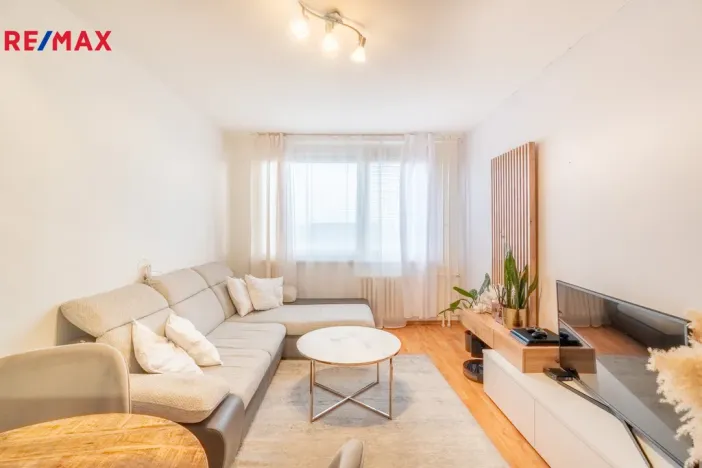 Pronájem bytu 2+kk, Praha - Petrovice, Lessnerova, 43 m2