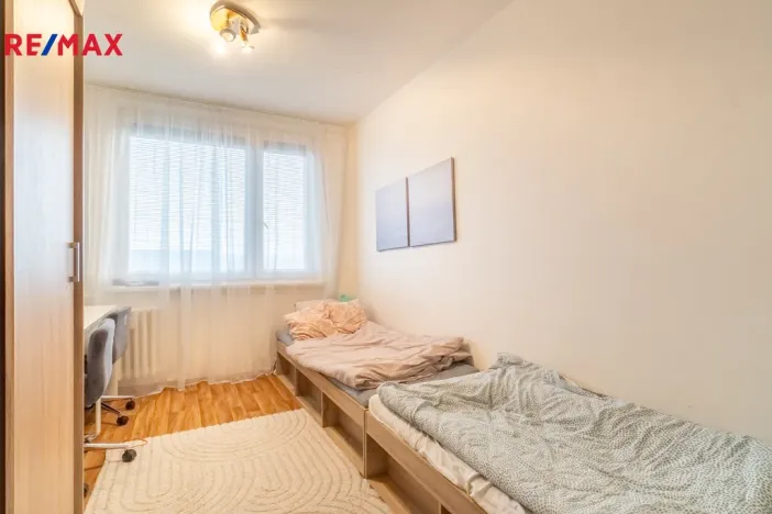 Pronájem bytu 2+kk, Praha - Petrovice, Lessnerova, 43 m2