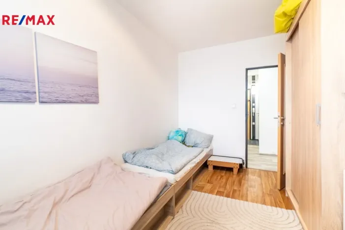 Pronájem bytu 2+kk, Praha - Petrovice, Lessnerova, 43 m2