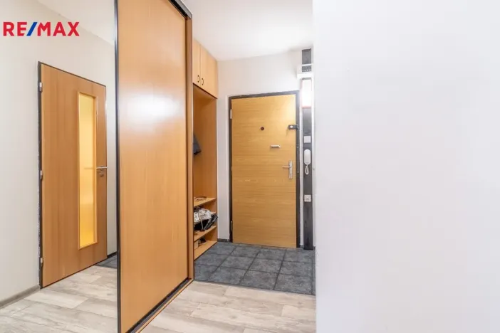 Pronájem bytu 2+kk, Praha - Petrovice, Lessnerova, 43 m2