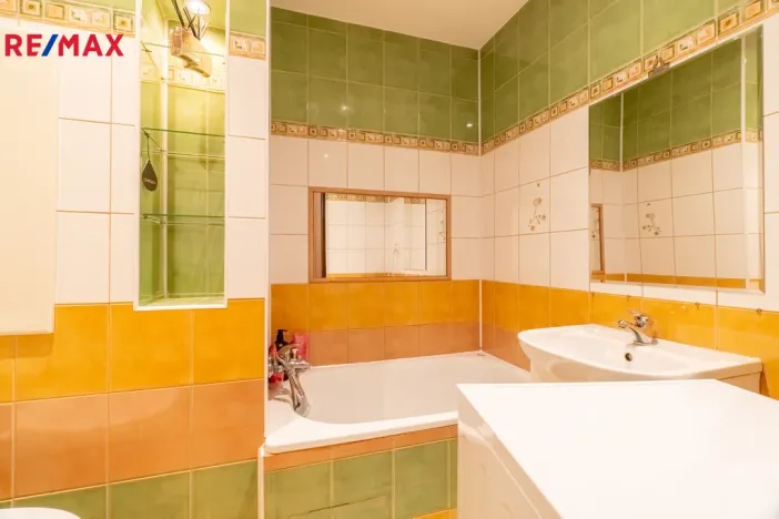 Pronájem bytu 2+kk, Praha - Petrovice, Lessnerova, 43 m2