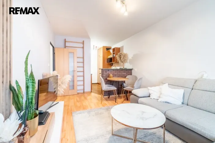 Pronájem bytu 2+kk, Praha - Petrovice, Lessnerova, 43 m2